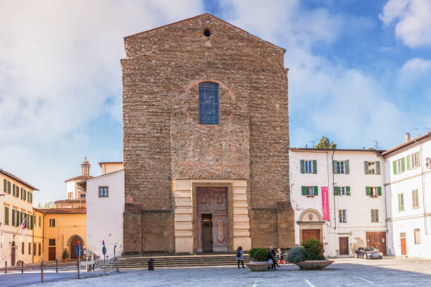 la iglesia es santa maria del carmine, famoso como la localización de la capilla brancacci, florencia - italian chapel fotografías e imágenes de stock