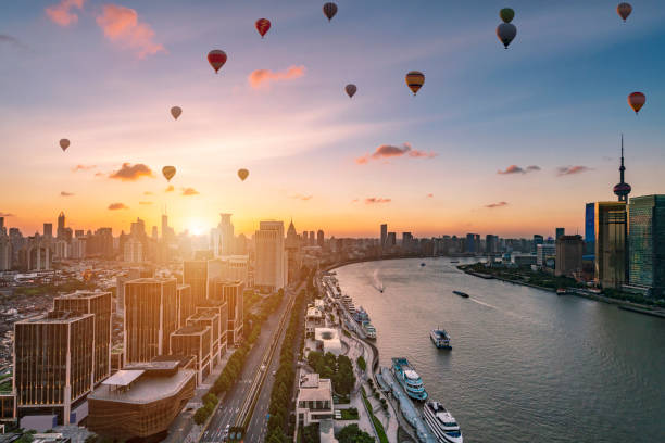 шанхай скайлайн на закате - china balloon стоковые фото и изображения