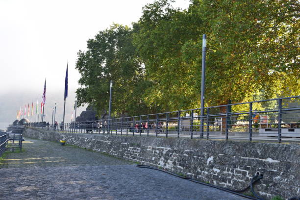 deutsches eck, мозель и рейн в кобленце - koblenz rhine river river city стоковые фото и изображения