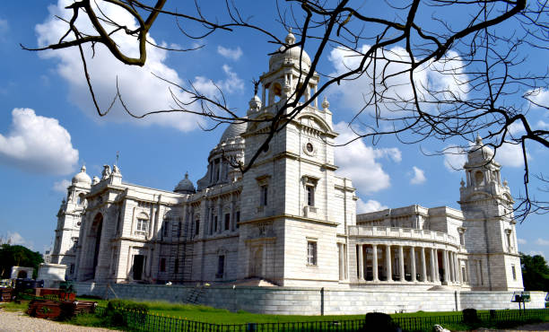 istock Victoria Memorial Side View 1049988386