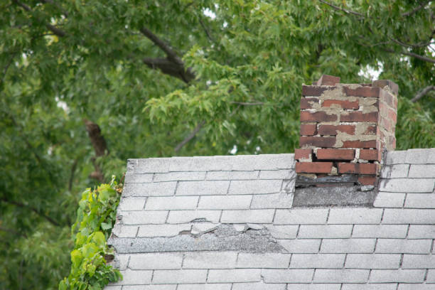 schlechte schindeln und dach-fragen - chimney stock-fotos und bilder