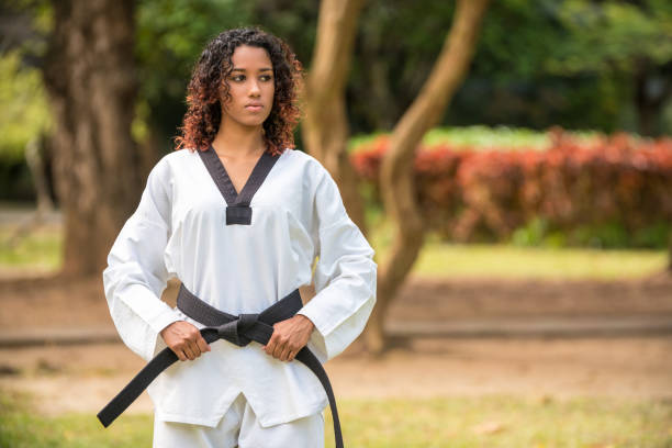 artes marciais - martial arts women tae kwon do black belt - fotografias e filmes do acervo