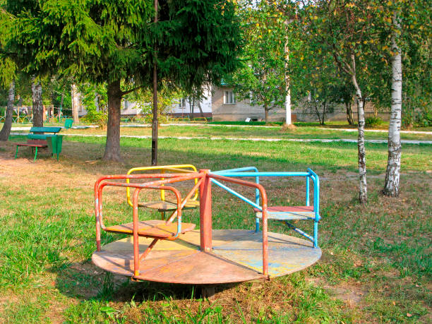 old wooden merry-go-round - swing playground empty abandoned imagens e fotografias de stock