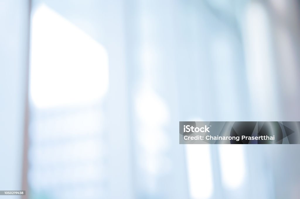 Résumé floue devant fond Bureau d’entrée du milieu de travail, concept de design d’intérieur de flou verre moderne guichet - Photo de Reflet libre de droits