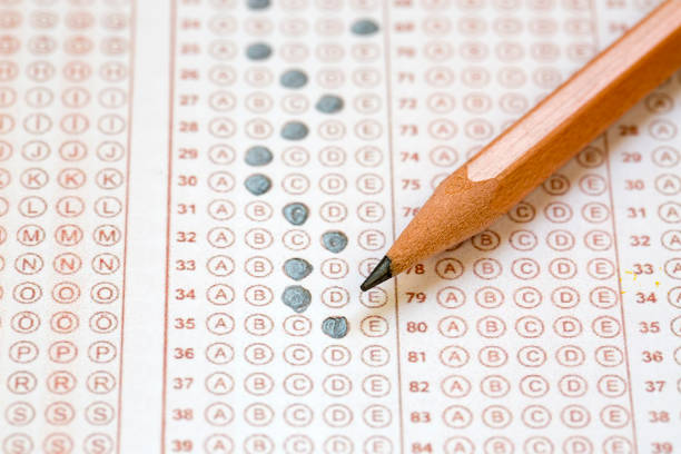 istock Exams quiz test paper 1050261788