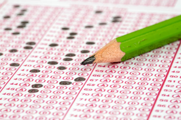 istock Exams quiz test paper 1050261848