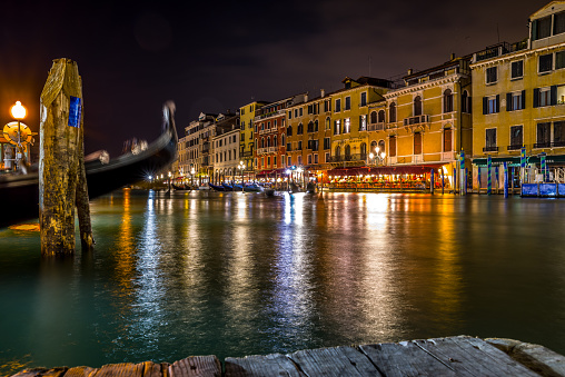 Venecia de noche photo