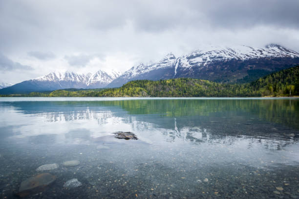 lago de trilho inferior - chugach mountains - fotografias e filmes do acervo