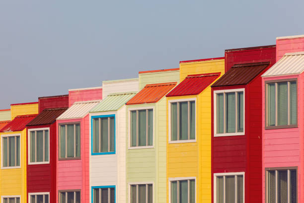 galveston, 텍사스에서 해변으로 화려한 아파트 - gulf of mexico galveston pier panoramic 뉴스 사진 이미지