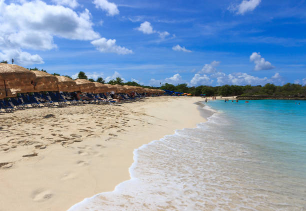 istock Mullet bay beach in st. Maarten in sunny day 1050365388
