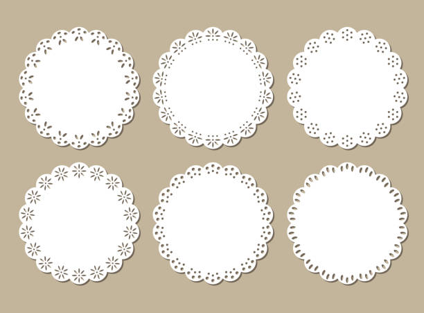 декоративное кружево doily, винтаж бумаги вырез дизайн - doily lace circle floral pattern stock illustrations