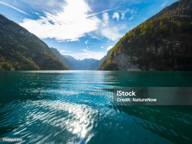 Lake Königssee Bayern Im Herbst Stockfoto und mehr Bilder von Alpen - Alpen, Ausflugsboot, Baum