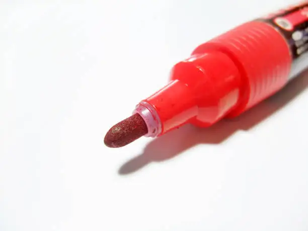 This is a red pen.