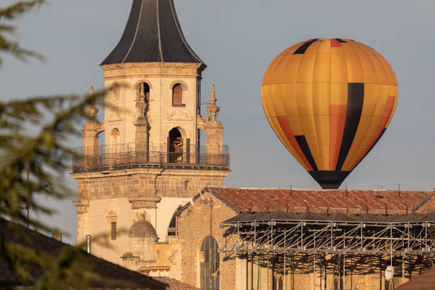 2018年 10 月にリオハアラバ、スペイン、ヴィトリアでの熱気球フェスティバル - ballooning festival ストックフォトと画像