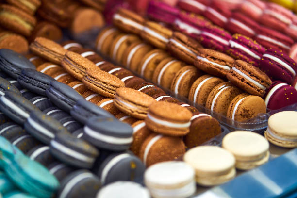 istock Macarons  set vitrine magazinain the shop window 1050653426