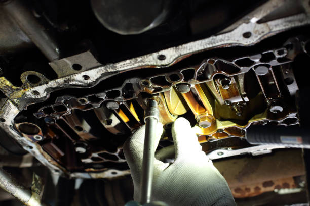 auto-reparatur-service - maintenance engineer car lamp protective workwear stock-fotos und bilder