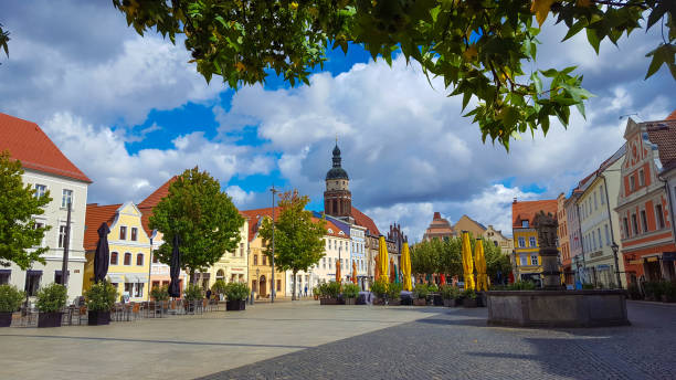 cottbus brandenburg - altmarkt z kościołem - cottbus zdjęcia i obrazy z banku zdjęć