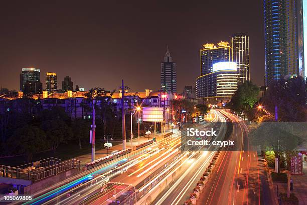 Foto de Cidade Moderna e mais fotos de stock de Acender - Acender, Arquitetura, Arranha-céu