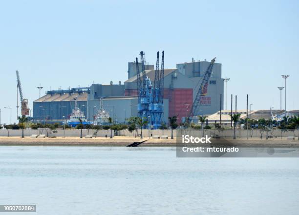 Port Of Luanda Grain Terminal Grandes Moagens De Angola Angola - Fotografias de stock e mais imagens de Agricultura