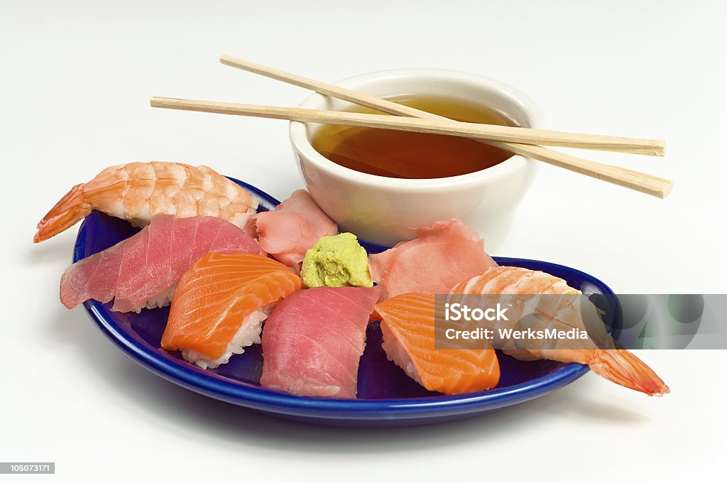 Asian surowe ryby, Sushi na obiad w/krewetki tuńczyka Salmon - Zbiór zdjęć royalty-free (Bez ludzi)