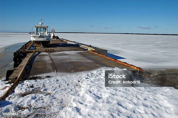 Foto de Pequenos Frozen Porto e mais fotos de stock de Azul - Azul, Barco de passageiros, Beleza natural - Natureza