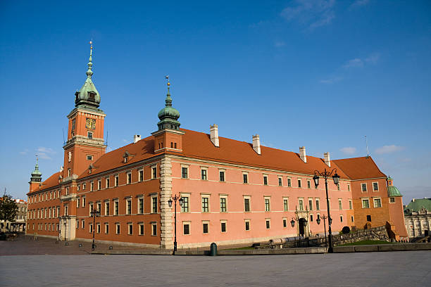 istock Royal Castle in Warsaw 105078478