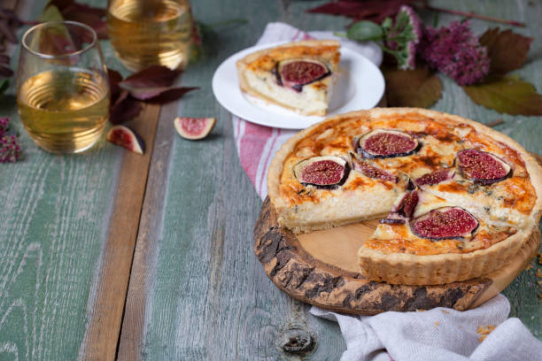 Delicious tart with fresh figs and blue cheese Delicious tart with fresh figs and cheese plate fig blue cheese cheese stock pictures, royalty-free photos & images