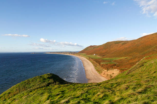 Rhossili Bay - Autumn Rhossili Bay lies at the western end of the beautiful Gower peninsula. 3 miles of golden sands, iconic landscapes including Worms Head and Rhossili Down. Autumn landscape with fading bracken. gower peninsular stock pictures, royalty-free photos & images