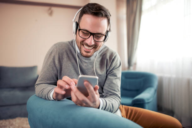 istock Listening to music 1050849714
