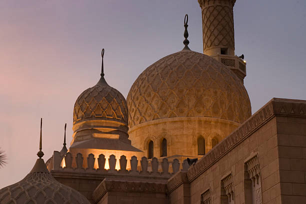 mesquita ao pôr-do-sol - jumeirah mosque - fotografias e filmes do acervo