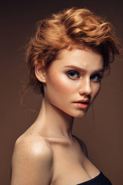 istock Red haired woman with shiny and curly hairstyle 1050903396