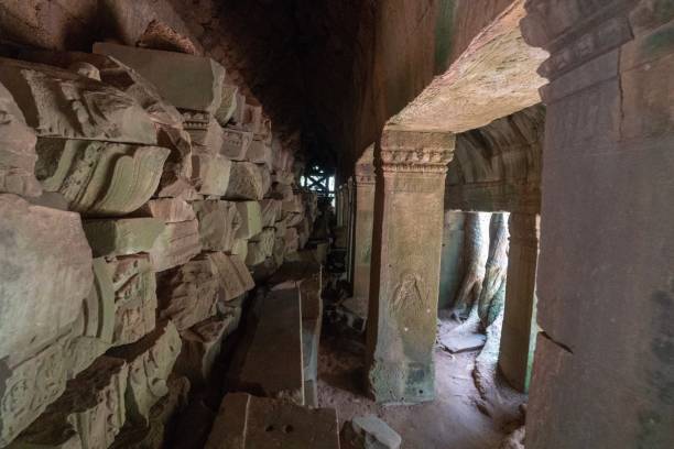 ta phrom ad angkor wat vicino a siem reap - bayon phrom foto e immagini stock