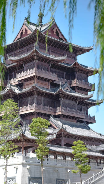 templo guiyuan s un templo budista situado en la ciudad de wuhan, hubei provincia de china. - hubei province fotografías e imágenes de stock