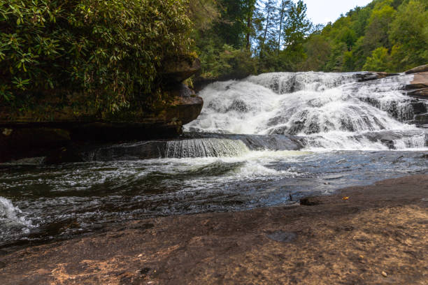 triple falls, dupont state park - north carolina - triple falls fotos imagens e fotografias de stock