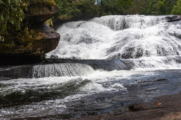 triple falls, dupont state park - north carolina - triple falls fotos imagens e fotografias de stock