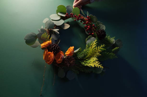 istock How to make a Christmas wreath 1051119358