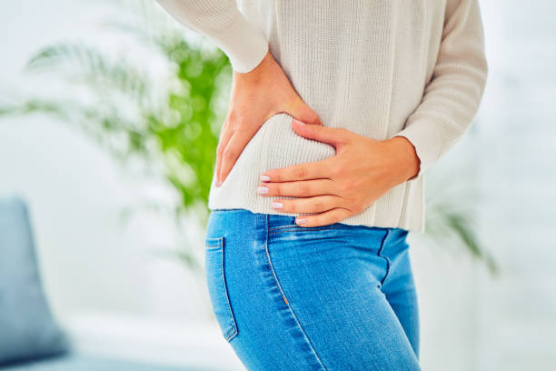 腰、背中、若い年齢で脊髄の問題。 - arthritis osteoporosis pain backache ストックフォトと画像