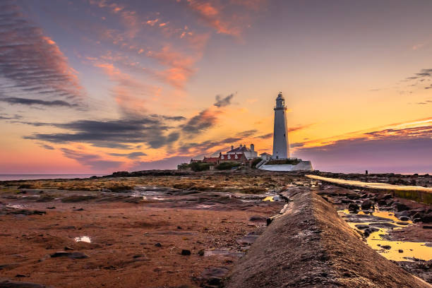 istock SUNRISE AT ST MARYS LIGHTHOUSE WHITLEY BAY 1051191124