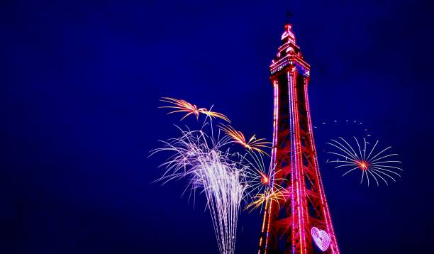 블랙 풀 타워 불꽃놀이 - blackpool tower 뉴스 사진 이미지