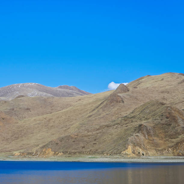 istock Yamdrok Lake, Tibet, China 1051211774