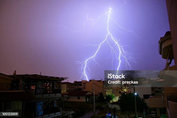 Lightning E Thunder Storm In Grecia - Fotografie stock e altre immagini di Atene - Atene, Lampo, Temporale