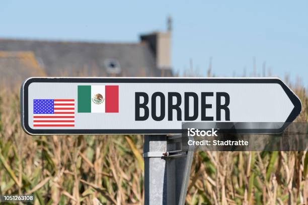 アイン シルト ウィースト Auf ダイス Grenze Zwischen 米国 Und Mexiko ヒン - 地理的境界のストックフォトや画像を多数ご用意