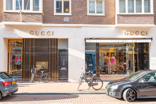 actrice mobiel schildpad Gucci Winkel In De Pc Hooftstraat In Amsterdam Stockfoto en meer beelden van Advertentie - Advertentie, Amsterdam, Bedrijfsleven - iStock actrice mobiel schildpad Gucci Winkel In De Pc Hooftstraat In Amsterdam Stockfoto en meer beelden van Advertentie - Advertentie, Amsterdam, Bedrijfsleven - iStock