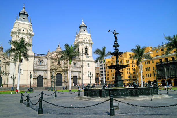the basilica cathedral of lima on plaza mayor square, lima, peru, south america - plaza mayor imagens e fotografias de stock