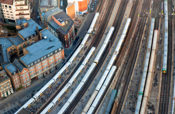 london bridge station von oben, london - aerial passenger line stock-fotos und bilder