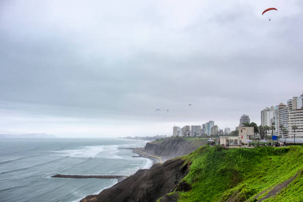 istock Paragliders Over The Coast In Miraflores, Lima, Peru 1051369862
