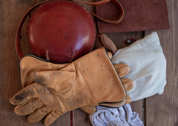 istock Vintage gloves and handbag on the table 1051394148