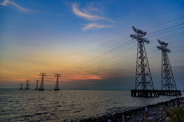 istock Pylons and sightseeing citizens at sunset moment 1051394352
