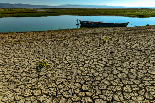 istock reduction of lake water, climatic change 1051427806