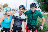 freunde-teilnehmen-an-charity-bike-renne